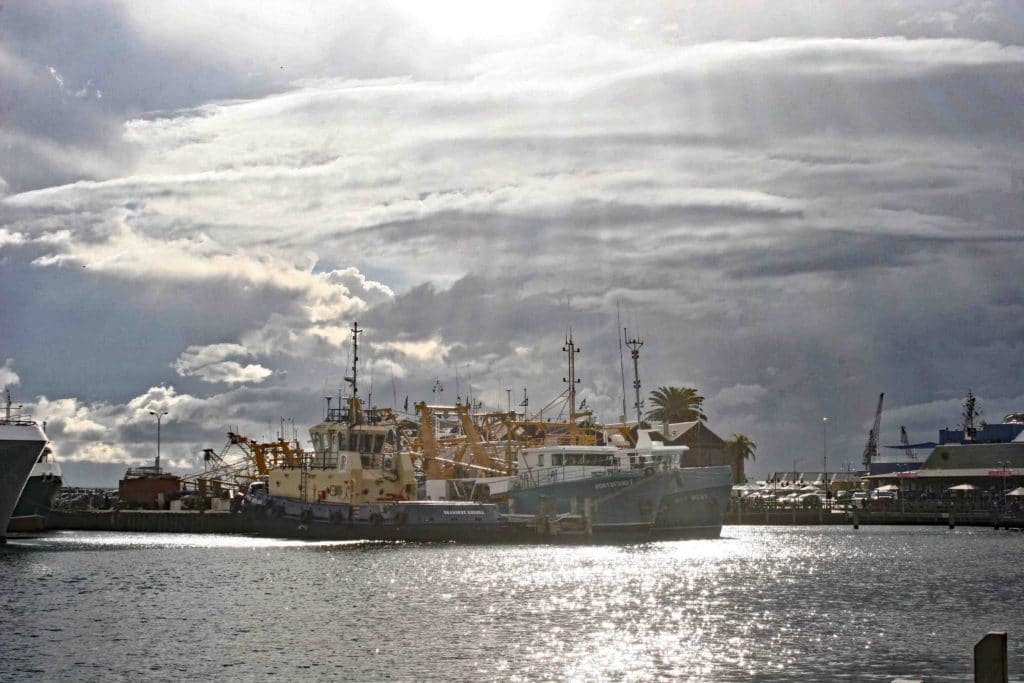 spectacular light effects illuminating fishing boast in the harbour