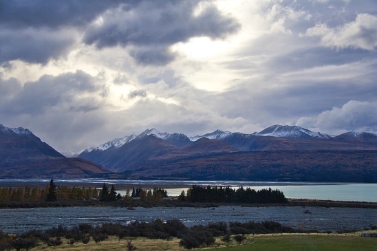  Lake Tepako, a beautiful turquoise lake with gorgeous views of the mountains.