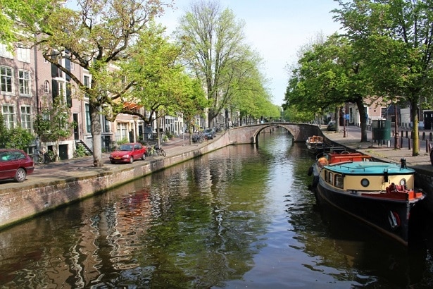 Canal scene7