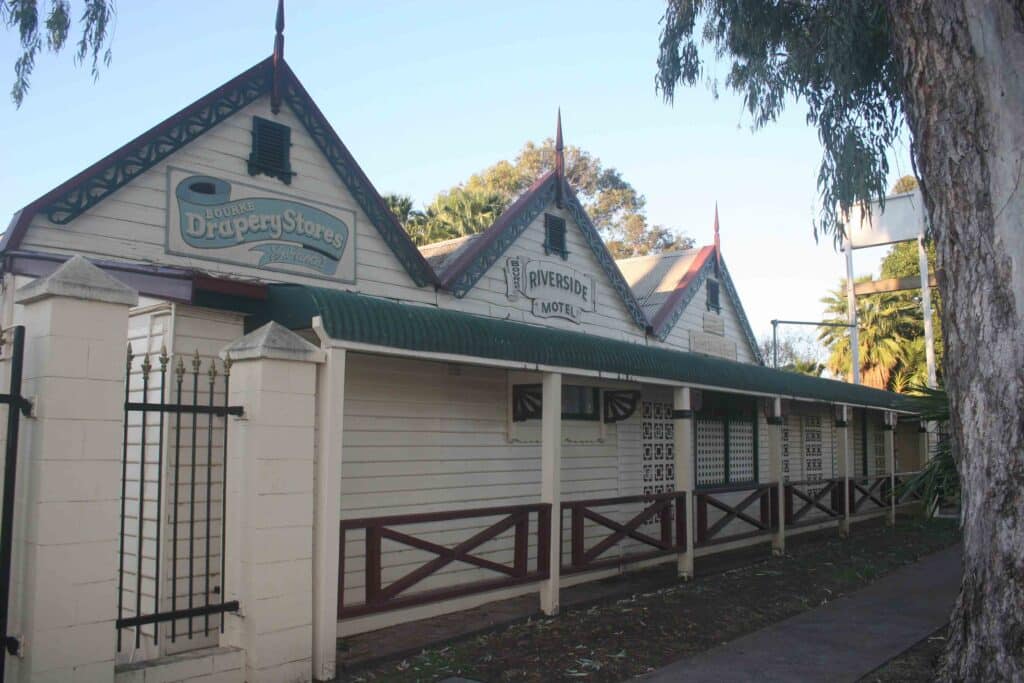 Bourke motel 1024x683