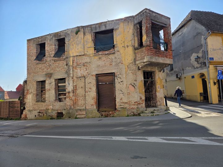 ruined bldg Vukovar